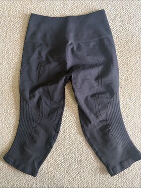lululemon athletica Black Capri Leggings with Textured Panels